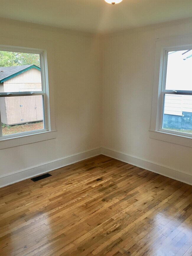 Building Photo - 111 Crane Ave