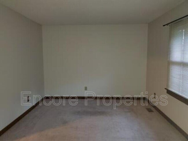 Building Photo - 1125 Bermuda Run