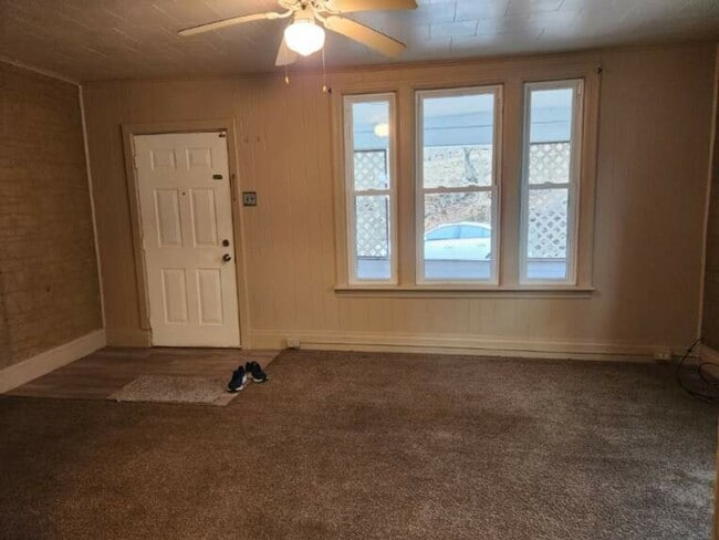 Building Photo - Nice 3 BR