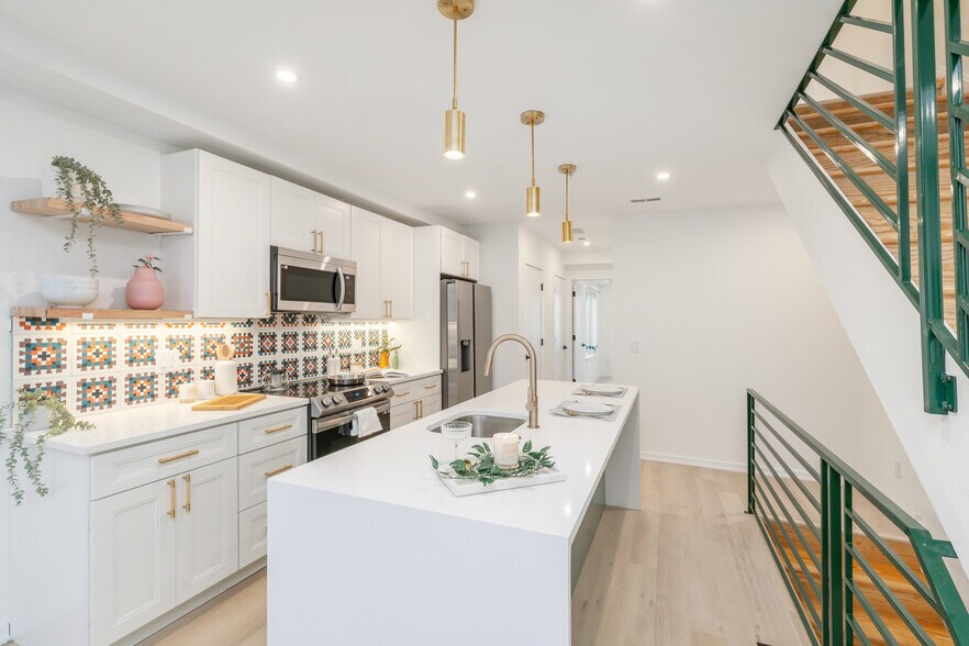 Building Photo - 1627 Fontain St