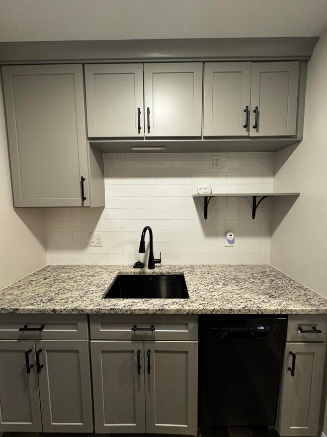 Building Photo - 175 Malabu Dr