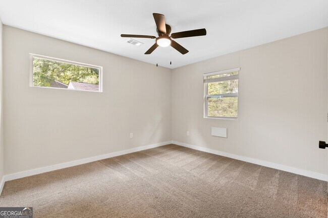 Building Photo - 1887 E Farris Ave