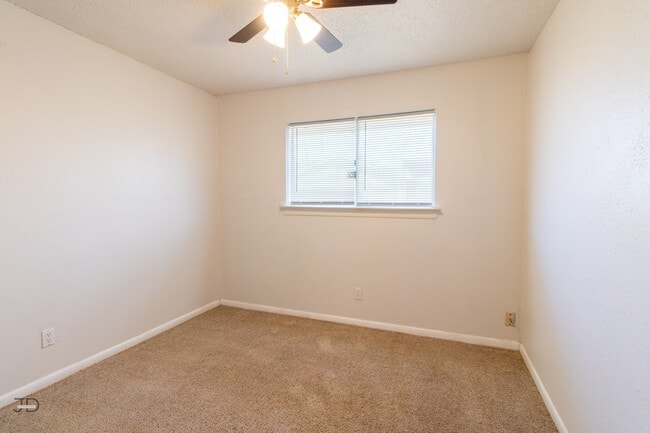 Building Photo - 2913 S Bandera Dr