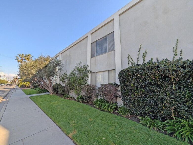 Building Photo - 3806 Pacific Ave