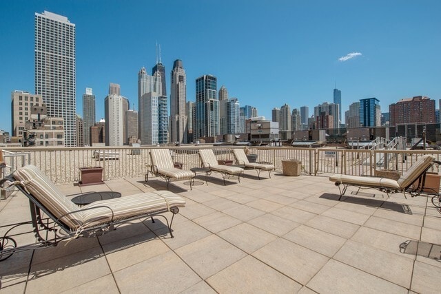 Building Photo - Highly Desirable Gold Coast 1b1b Apartment