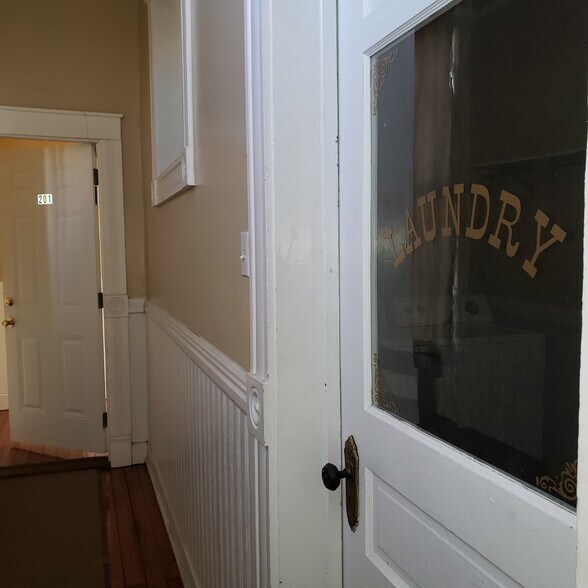 Primary Photo - 208 N Main St