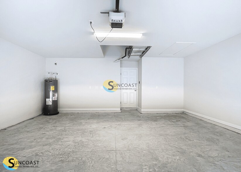 Building Photo - 1193 Victoria Ave