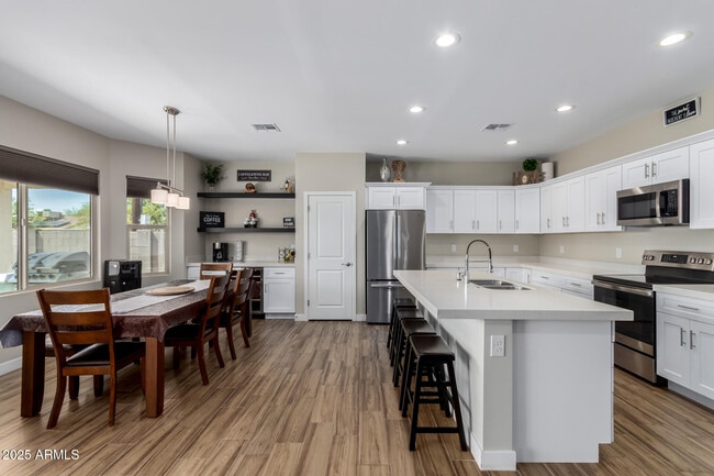 Building Photo - 8944 W Century Dr