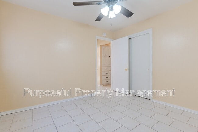 Building Photo - 809 Meadowgreen Dr