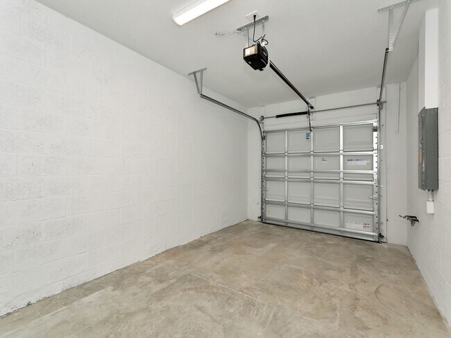 Building Photo - Brand-New 3BR/2.5BA Townhouse for Rent in Lakewood Ranch — $2,300/Month, Internet & Lawn Care Inc...