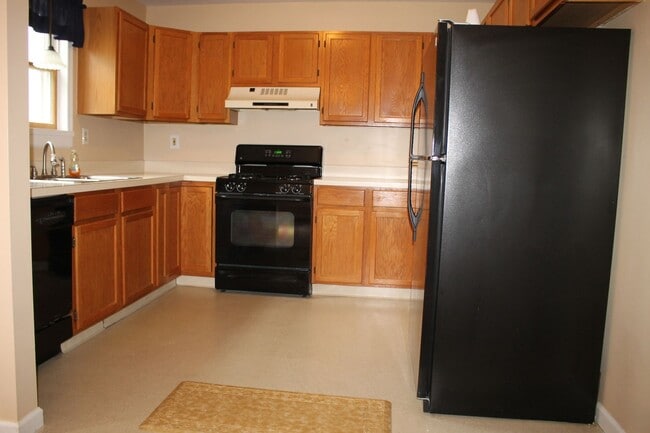 Building Photo - 3 Bedroom Townhouse in Stewartstown
