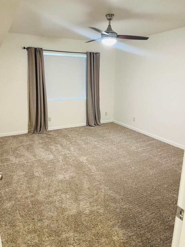 Building Photo - Beautiful 2 bedroom Condo