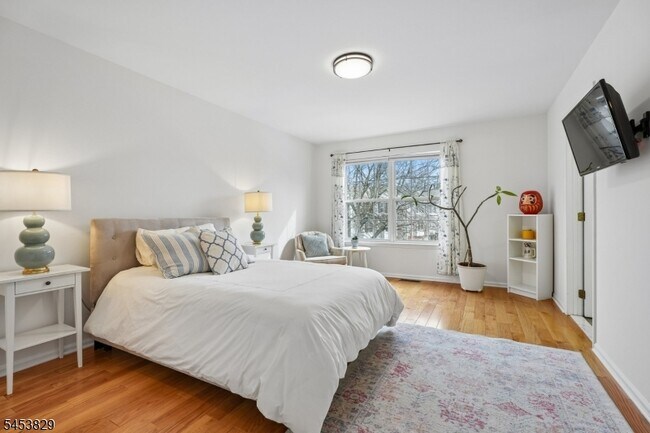 Building Photo - 55 Greenbrook Dr
