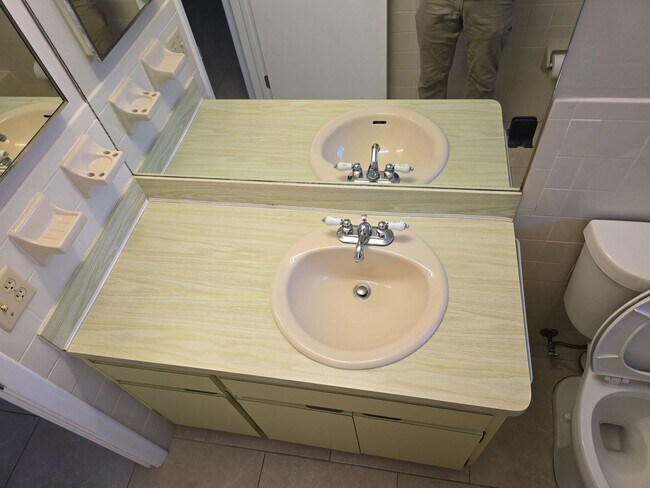 Building Photo - Beautuful 2 bedroom, 2 bath, 2 car garage rental home in Weeki Wachee!