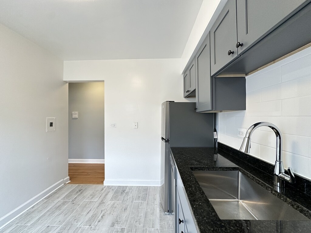 Building Photo - 6705 N California Ave