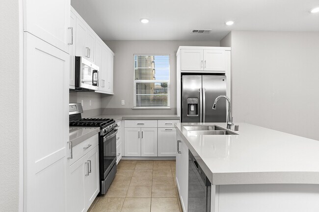 Building Photo - 1219 Sunrise View