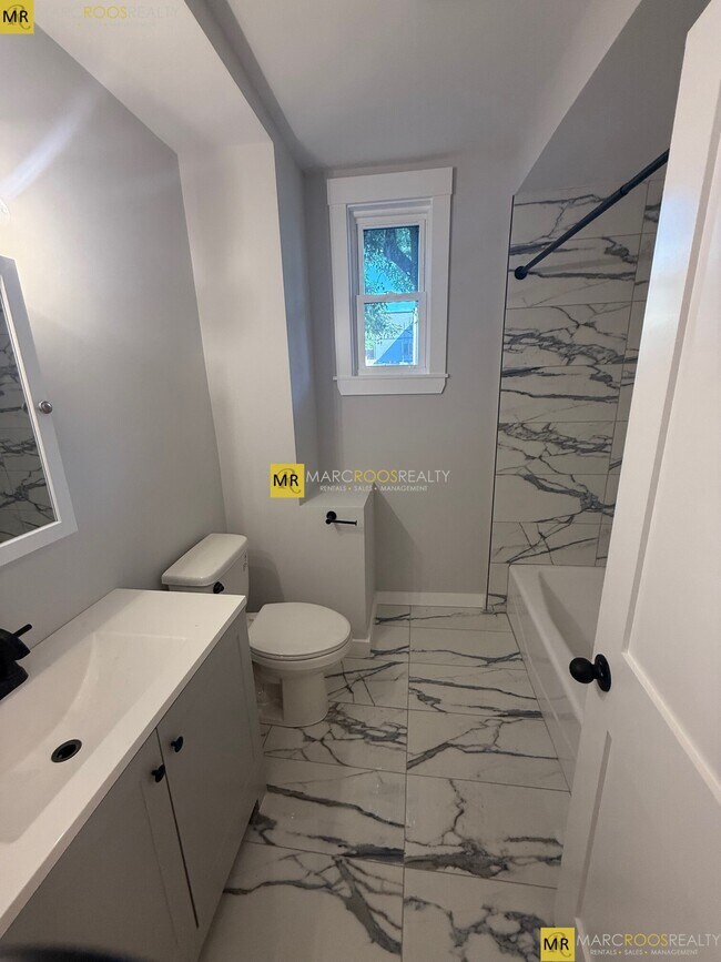 Building Photo - 140 Marginal St