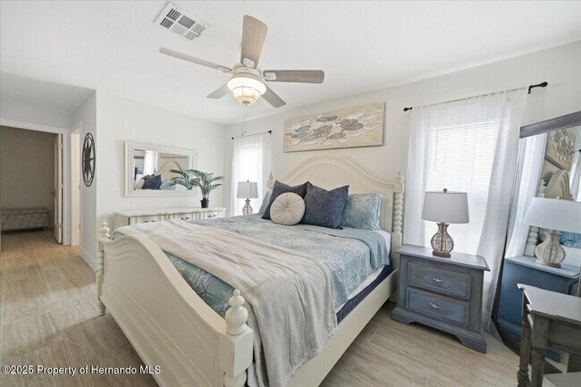 Building Photo - 4262 Biscayne Dr