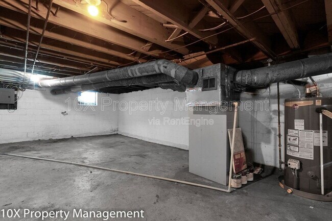 Building Photo - 1656 E Sycamore St