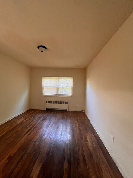 Building Photo - 162 Stegman St