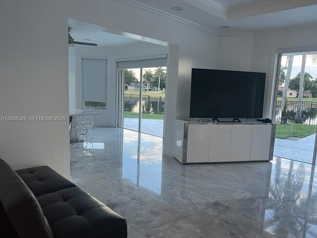 Building Photo - 2534 Poinciana Dr