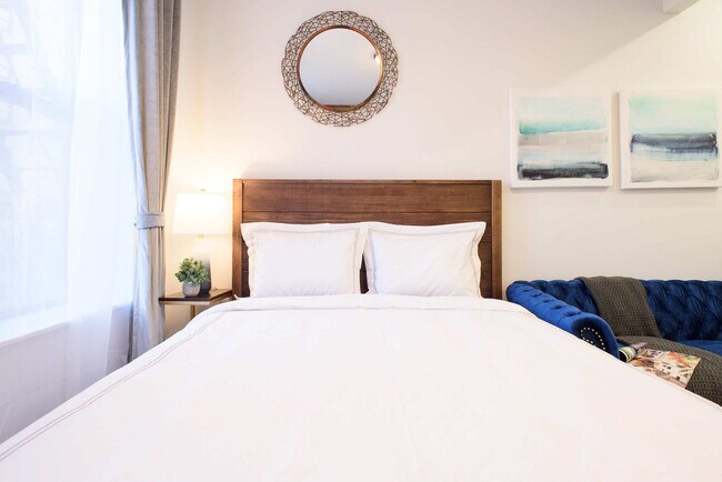 Building Photo - 240e E 75th St