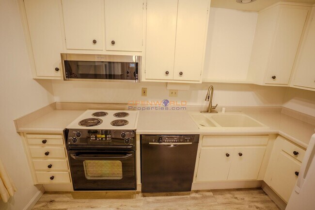 Building Photo - Rossmoor 55+ Living — One BR/One BA Del Monte Model (733 SF) — Peaceful, Updated, Sun-Filled Home