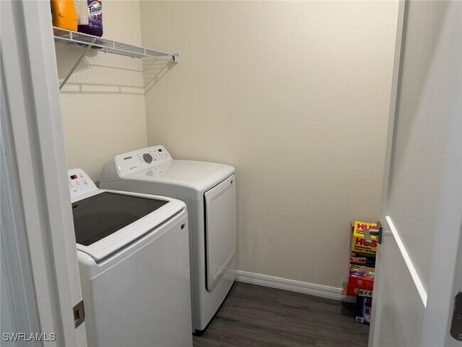 Building Photo - 2515 SW 2nd Terrace