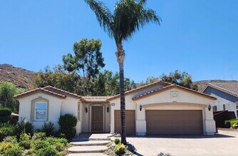 Building Photo - Beautiful 4BD, 2.5BA, Four Seasons at Heme...