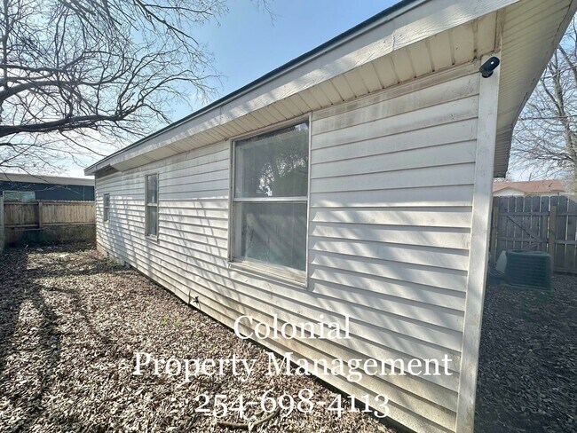 Building Photo - AVAILABLE NOW! (SECTION 8 ACCEPTED)