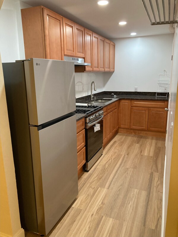 Building Photo - 328 W 101st St