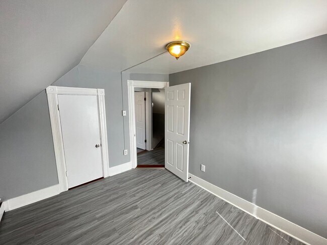 Building Photo - 114 S Jewett St