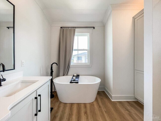 Building Photo - 13805 Red Drum Ct