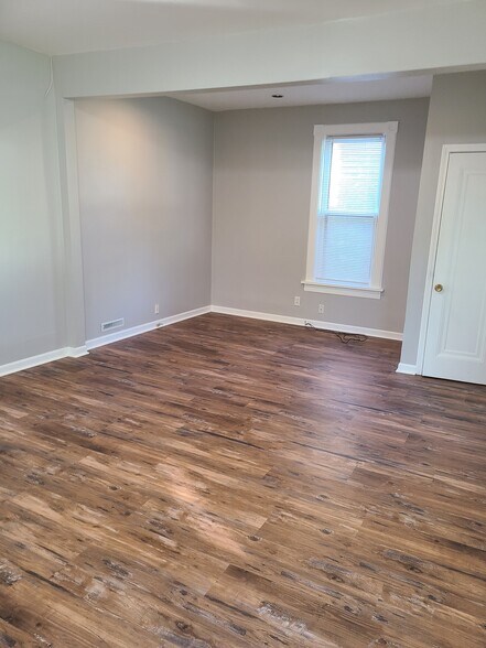 Building Photo - 3981 S Pine Ave