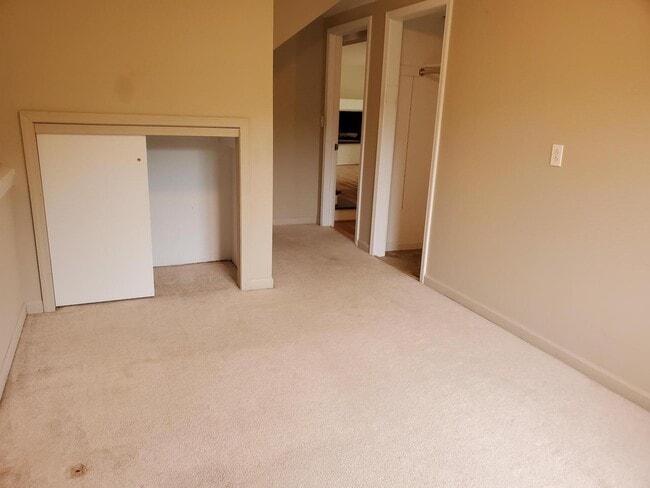 Building Photo - 413 Riverview Dr