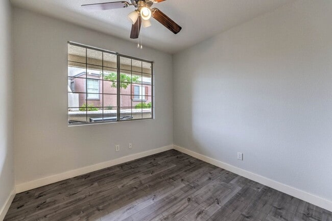 Building Photo - First-Floor 3BR/2BA Gated Condo with Resor...