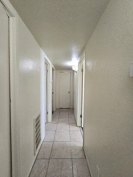 Building Photo - 2553 S Holloway Ave