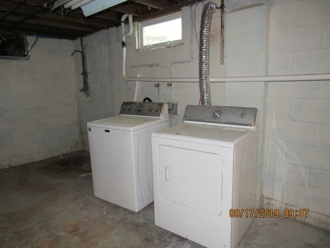 Building Photo - SECTION 8 ACCEPTED - 4550 S Keystone Ave