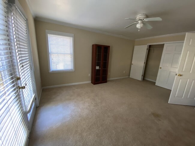Building Photo - 137 Towne Park Dr