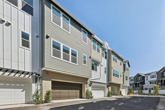 Building Photo - Modern Luxury Living in Fountaingrove: Stu...