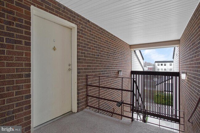 Building Photo - 2572 Riva Rd