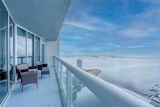 Building Photo - 495 Brickell Ave