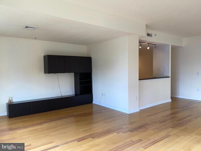 Building Photo - 837 N 2nd St