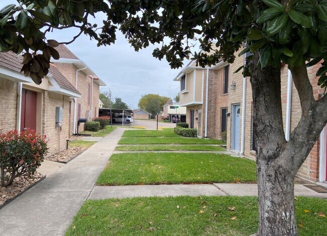 Building Photo - 4211 Benard Ct