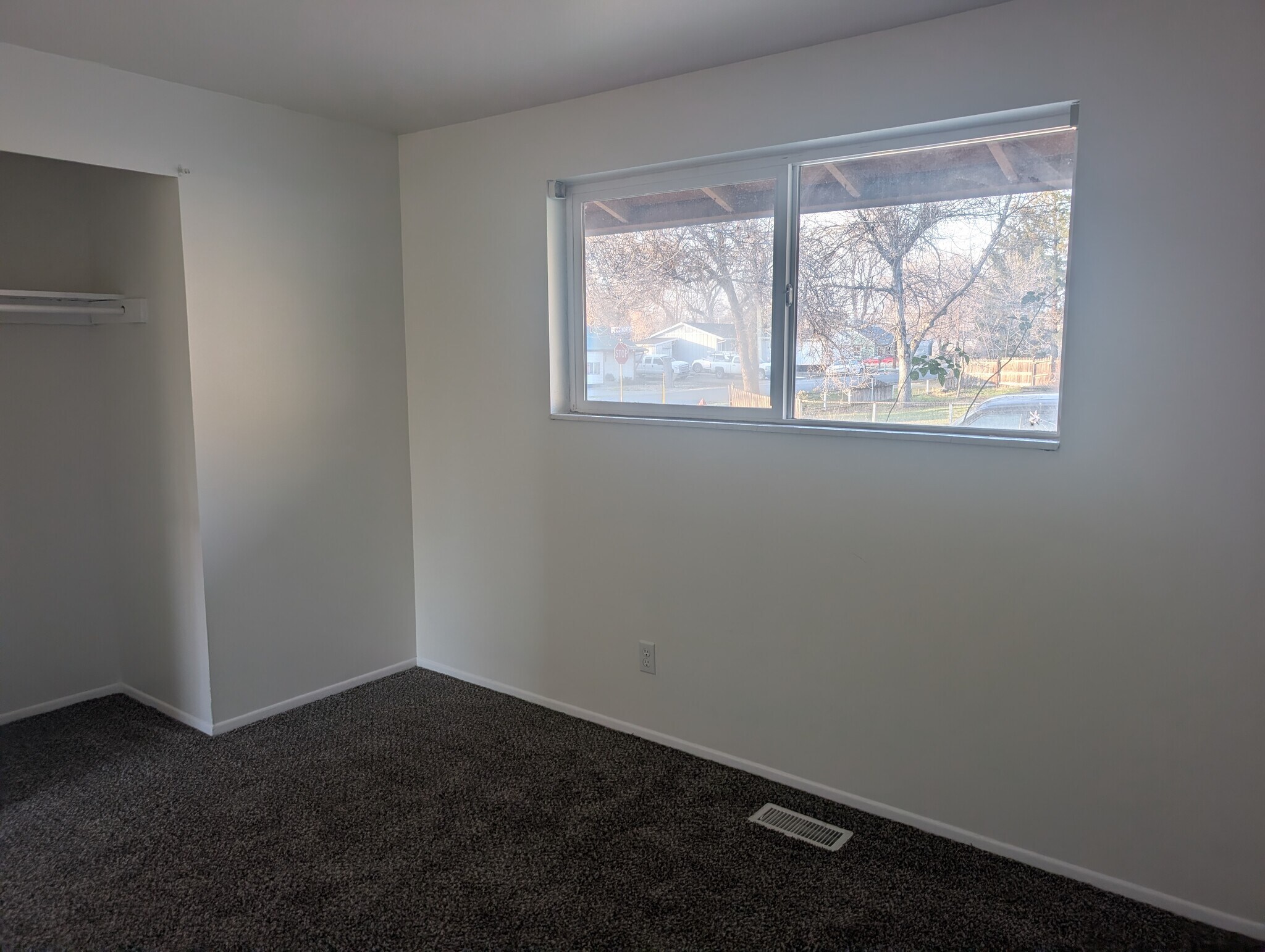 Building Photo - 220 E 300 N