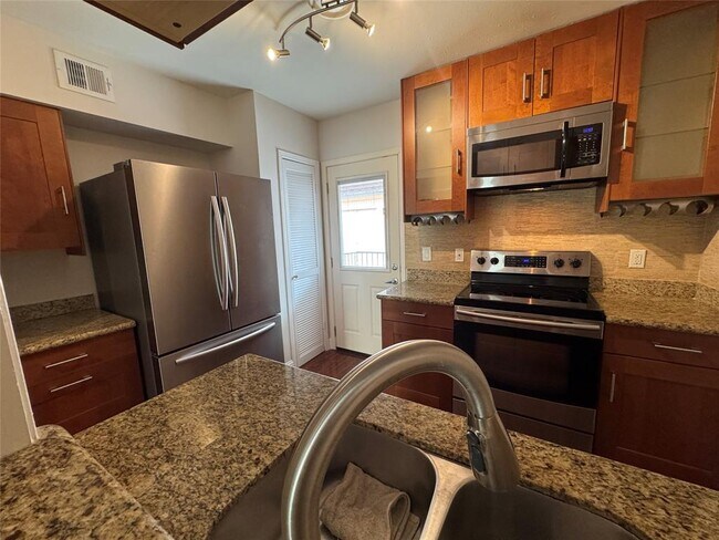 Building Photo - 1807 Stoney Brook Dr