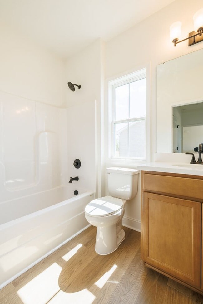 Building Photo - ONE-MONTH FREE RENT Move-Incentitive!!! Ne...