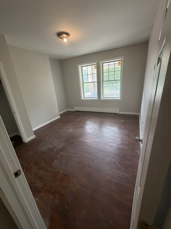Building Photo - 270 Sigourney St