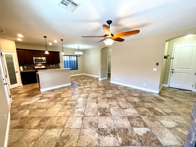 Building Photo - Elegant 3 Bedroom, 2 bathroom Home in Legacy Ranch Neighborhood in Central Kingman!