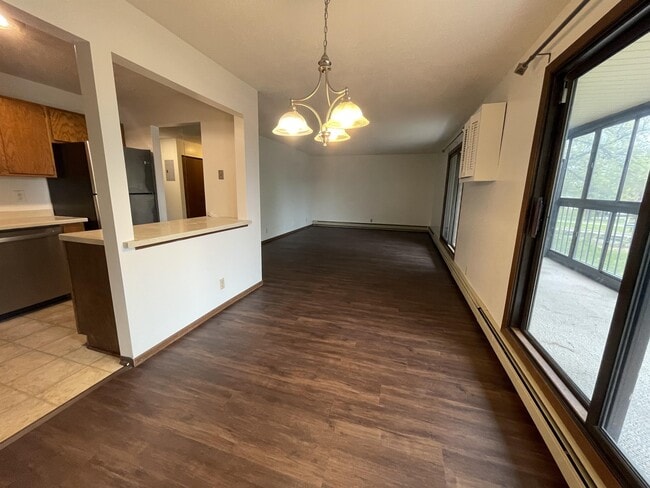 Building Photo - 5607 Green Cir Dr